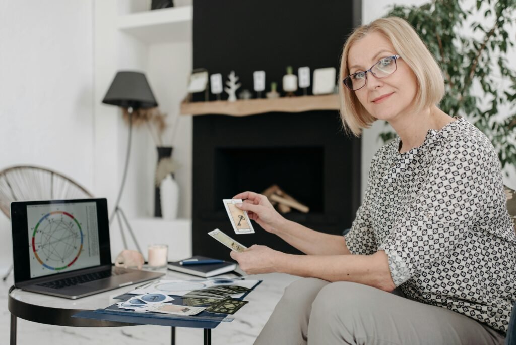 Online tarot card reading consultation through video call